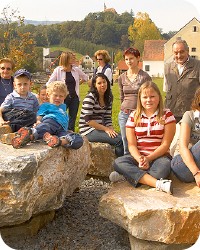 Flusshalbinsel / Flusskneippen im Bachbeet (Kräuter - grün)